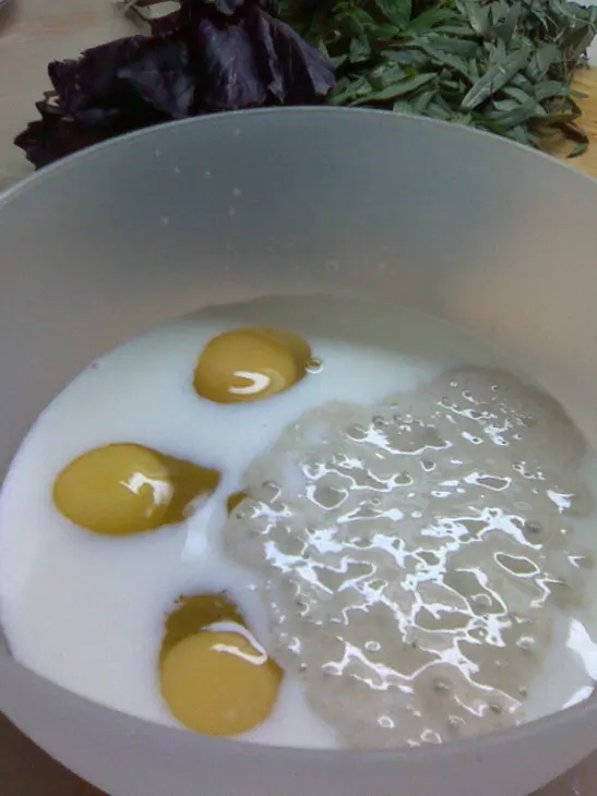 Кекс закусочный на закваске с эстрагоном, фисташками, ветчиной и сыром: шаг 2