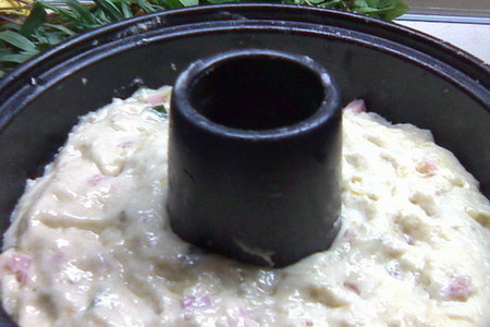 Кекс закусочный на закваске с эстрагоном, фисташками, ветчиной и сыром: шаг 4
