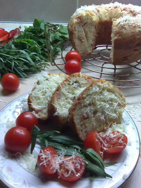 Кекс закусочный на закваске с эстрагоном, фисташками, ветчиной и сыром: шаг 7
