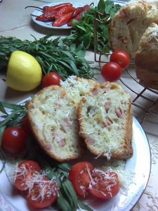 Кекс закусочный на закваске с эстрагоном, фисташками, ветчиной и сыром: шаг 8