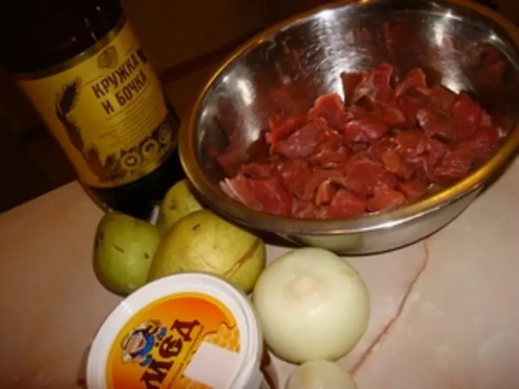 Квасная говядина с грушами и медом: шаг 1