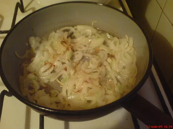 Куриная печень с болгарским перцем и луком: шаг 2