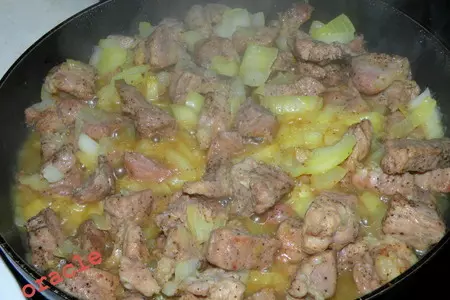 Зимнее "жаркое" со свининой и овощами: шаг 1