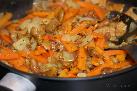 Жаркое из курицы и лисичек под сырным соусом: шаг 1