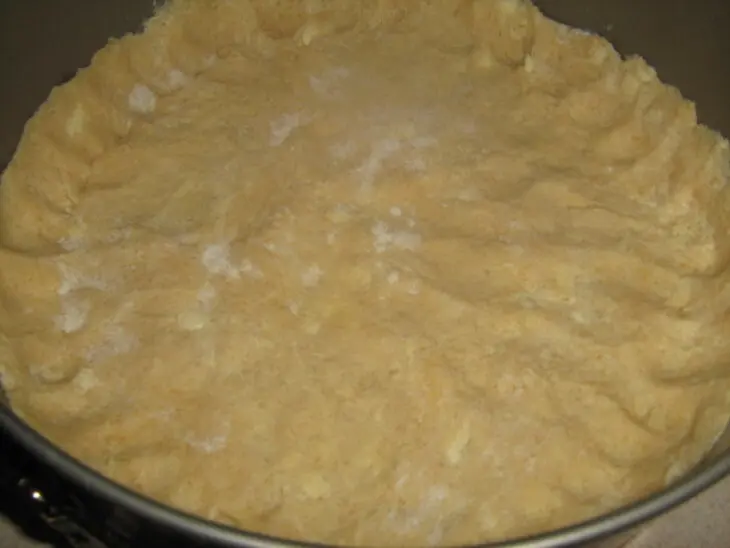 Пирог с грушами, шоколадом и карамелью: шаг 2