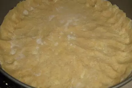 Пирог с грушами, шоколадом и карамелью: шаг 2