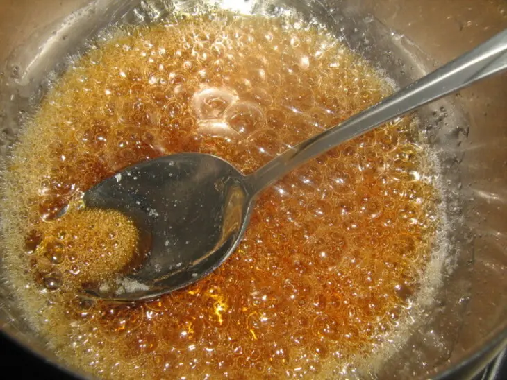 Пирог с грушами, шоколадом и карамелью: шаг 4