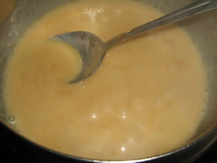 Пирог с грушами, шоколадом и карамелью: шаг 5