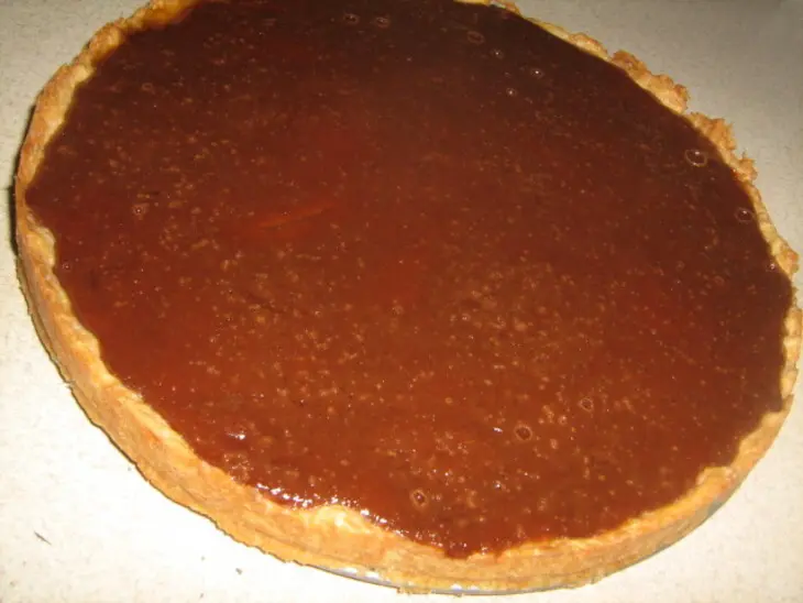 Пирог с грушами, шоколадом и карамелью: шаг 10