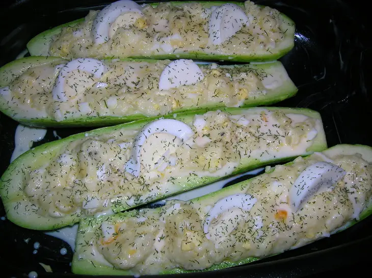 Кабачки фаршированные по-болгарски: шаг 4