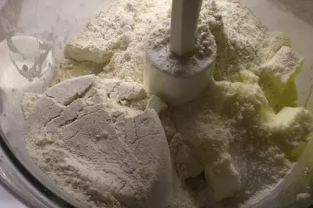 Луковый киш с пятью видами сыра: шаг 4