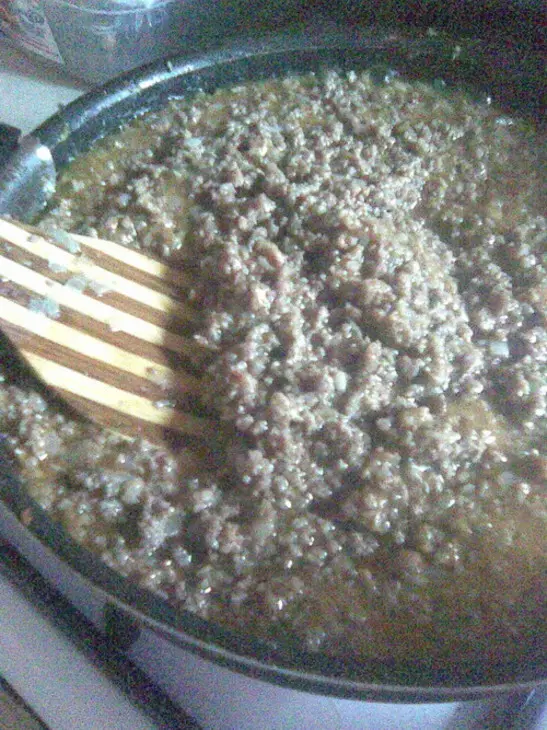 Мясной соус с эстрагоном/тархуном и корицей. цветная капуста под ним.: шаг 1