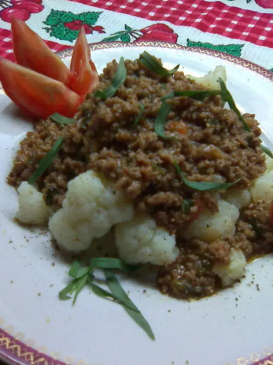 Мясной соус с эстрагоном/тархуном и корицей. цветная капуста под ним.: шаг 4