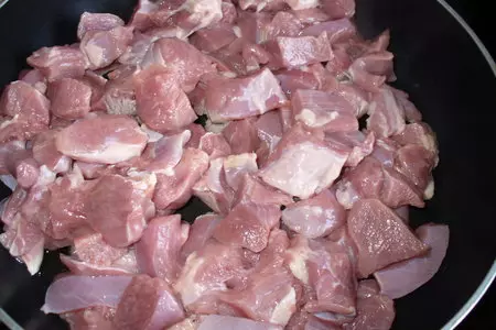 Мясо индейки запеченное под помидорами и моцареллой: шаг 1