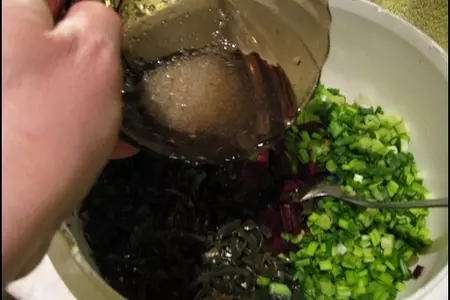 Винегрет с морской капустой.: шаг 4