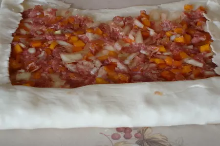 Рулет с мясом  и тыквой из слоеного теста: шаг 4