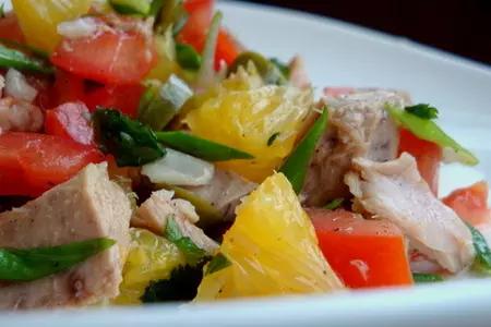 Салат с тунцом и апельсинами. легкий и вкусный!: шаг 2