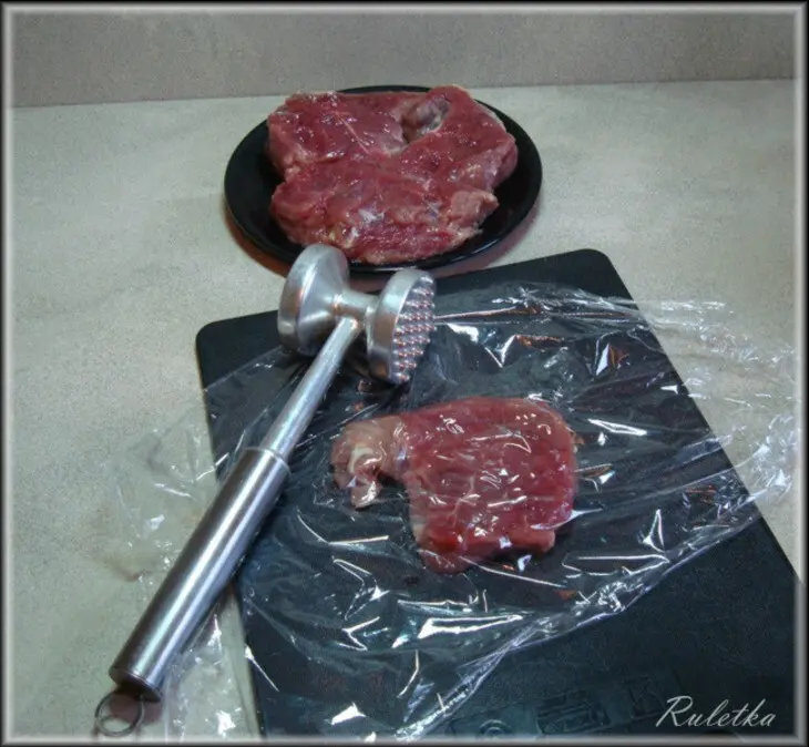Мясные роллы в сидровом соусе.: шаг 1