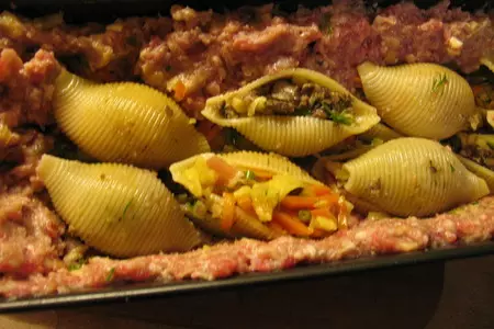 Мясной рулет с фаршированными ракушками conchiglie: шаг 5