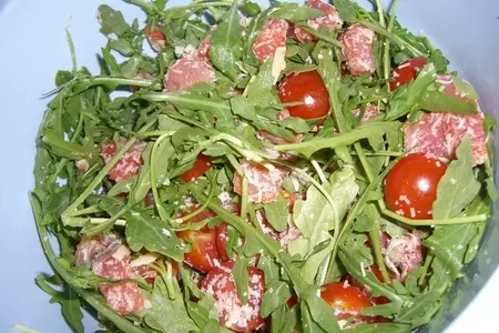 Салат с руколой - "свежесть" и 2 пиццы на закуску!:): шаг 3