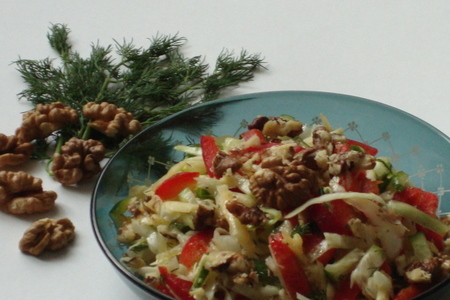 Салат из капусты с сыром  и грецкими орехами.: шаг 3