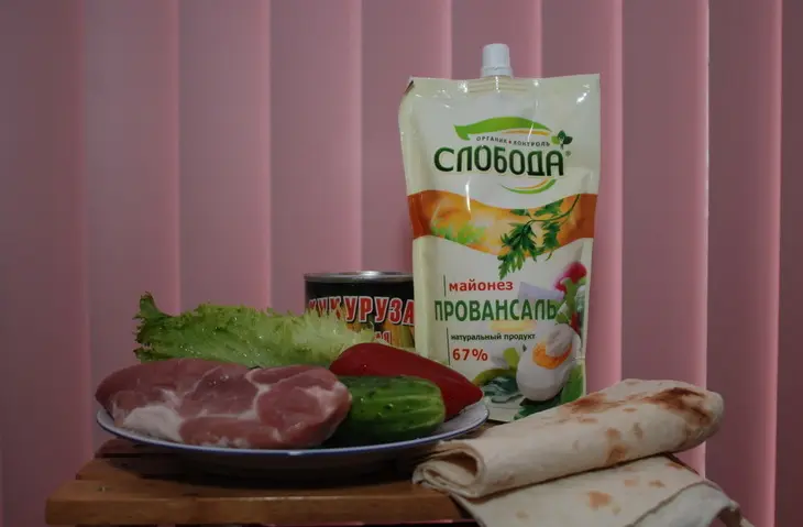 Салат с хрустящим лавашем и свининой: шаг 1