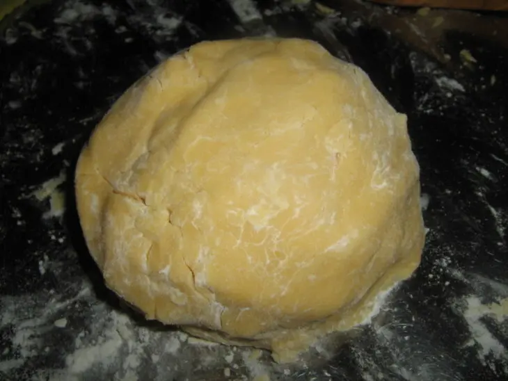 Пирог с миндальным безе и грушами: шаг 3