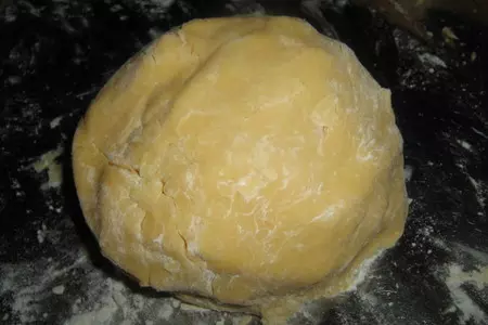 Пирог с миндальным безе и грушами: шаг 3