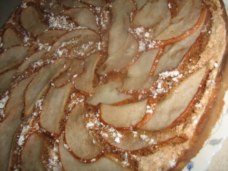Пирог с миндальным безе и грушами: шаг 10