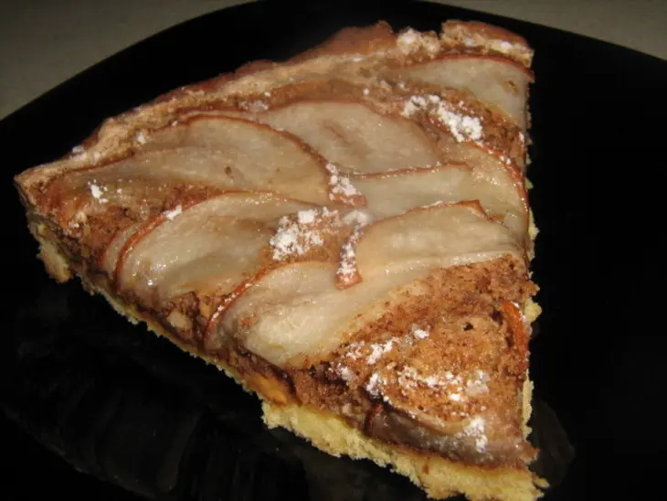 Пирог с миндальным безе и грушами: шаг 12