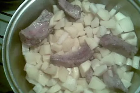 Тушеный картофель с ребрами: шаг 8
