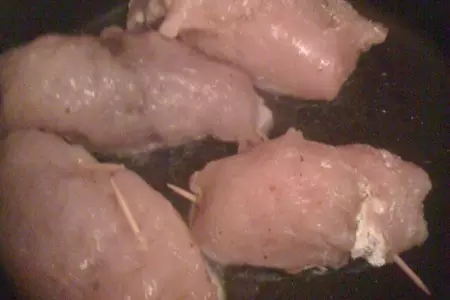 Куриные рулетики с грибами и сыром: шаг 3