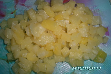 Салат из крабовых палочек с сыром и ананасами: шаг 4