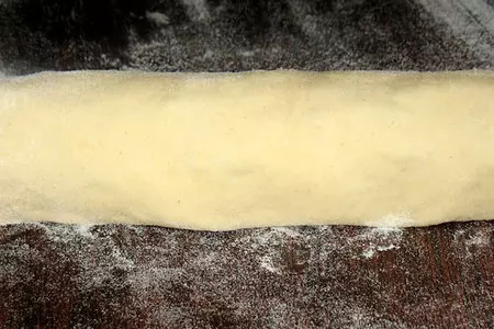Перевёрнутый пирог из розеток, с изюмно-ореховой корочкой: шаг 4