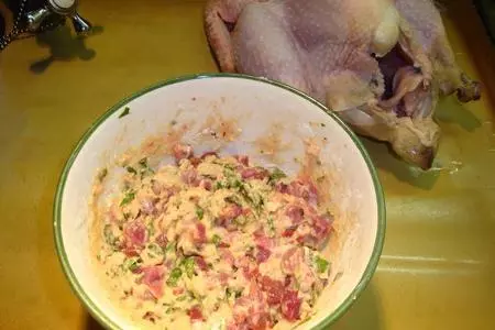Курица с начинкой и лапшой: шаг 2