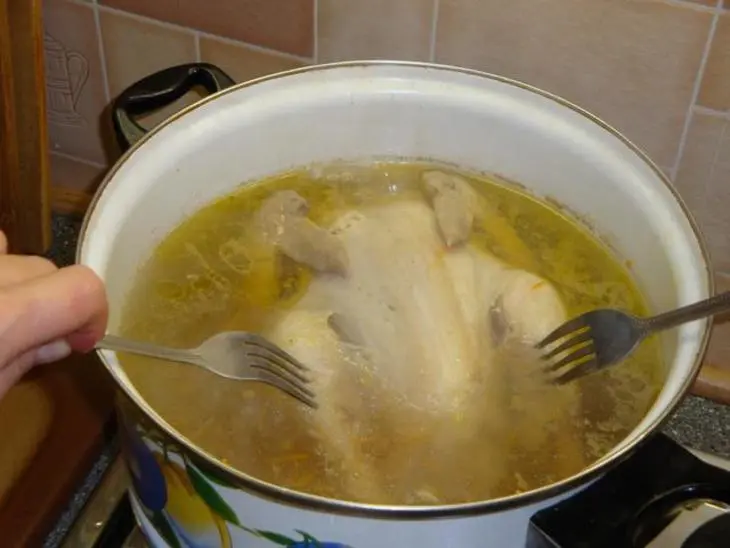 Курица с начинкой и лапшой: шаг 6
