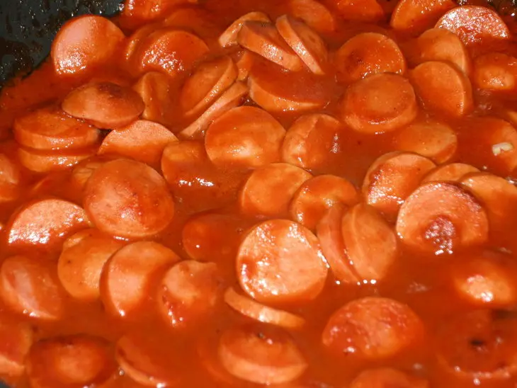 Печеный картофель с сосисками: шаг 3
