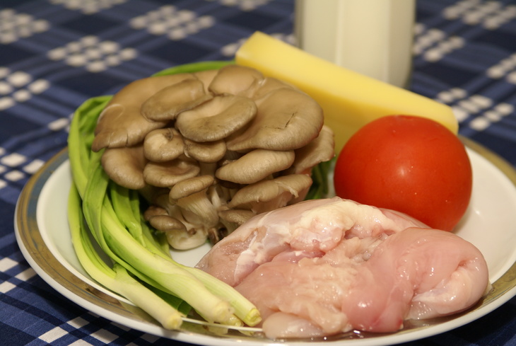 Паста альфредо с грибами и курицей: шаг 1