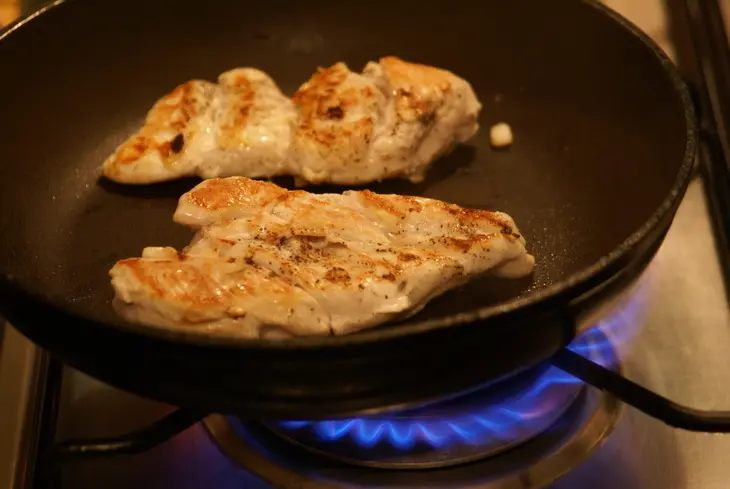 Паста альфредо с грибами и курицей: шаг 2