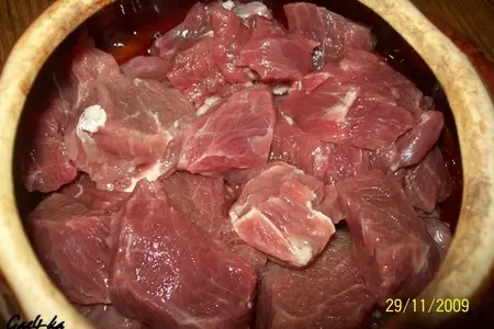 Мясо в горшочках с овощами: шаг 1