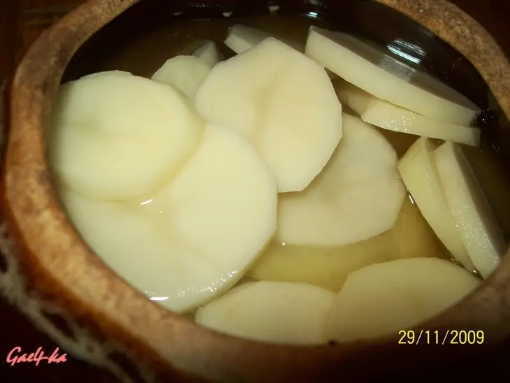 Мясо в горшочках с овощами: шаг 3