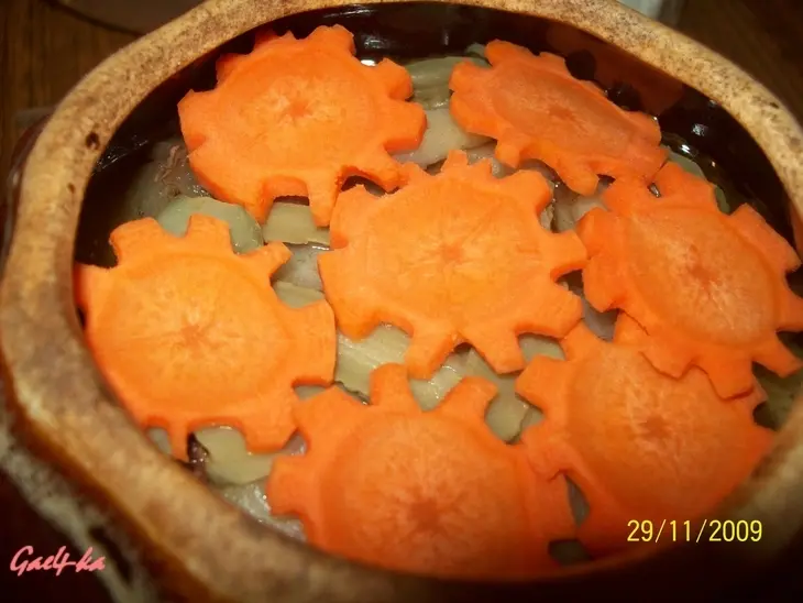 Мясо в горшочках с овощами: шаг 5