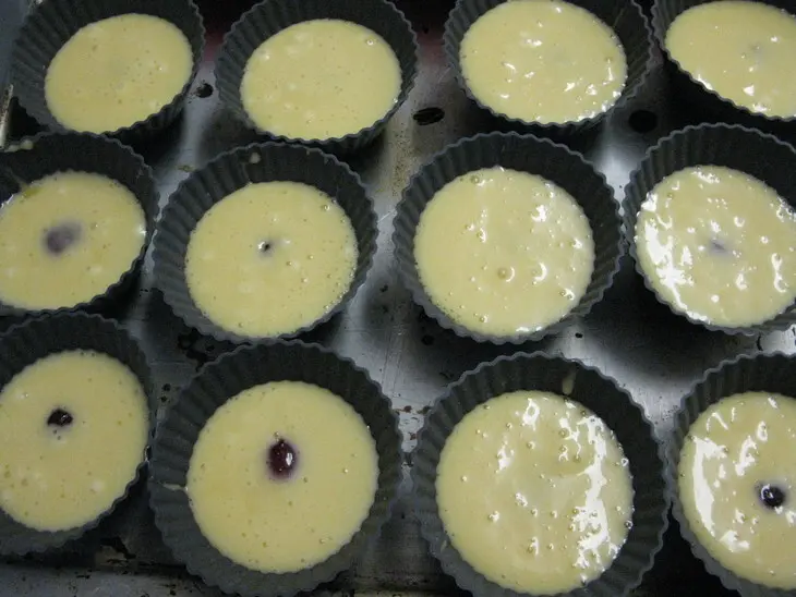 Пудинговые маффинсы с вишенкой....: шаг 1