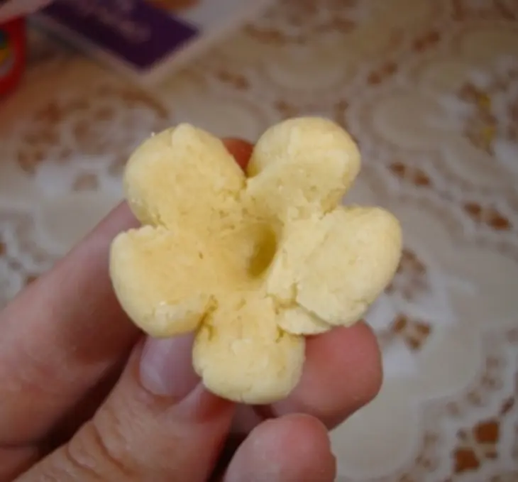 Фиалки из мастики: шаг 5