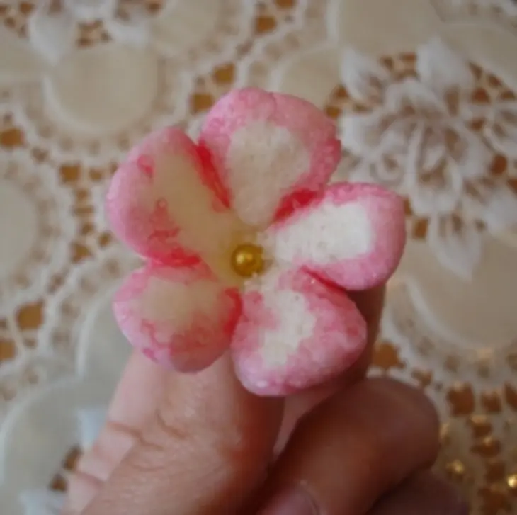 Фиалки из мастики: шаг 6
