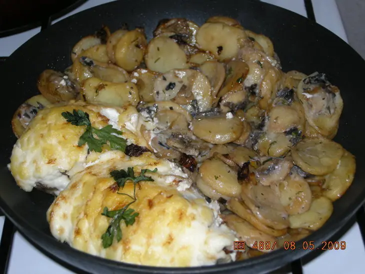 Грудки под сыром с картофелем и грибами.: шаг 1