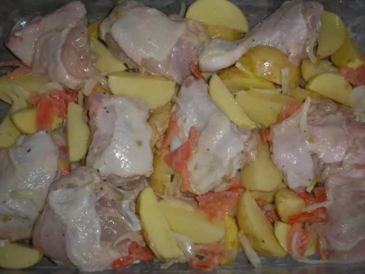 Курочка в сливочно-горчичной заливке с картофелем.: шаг 1