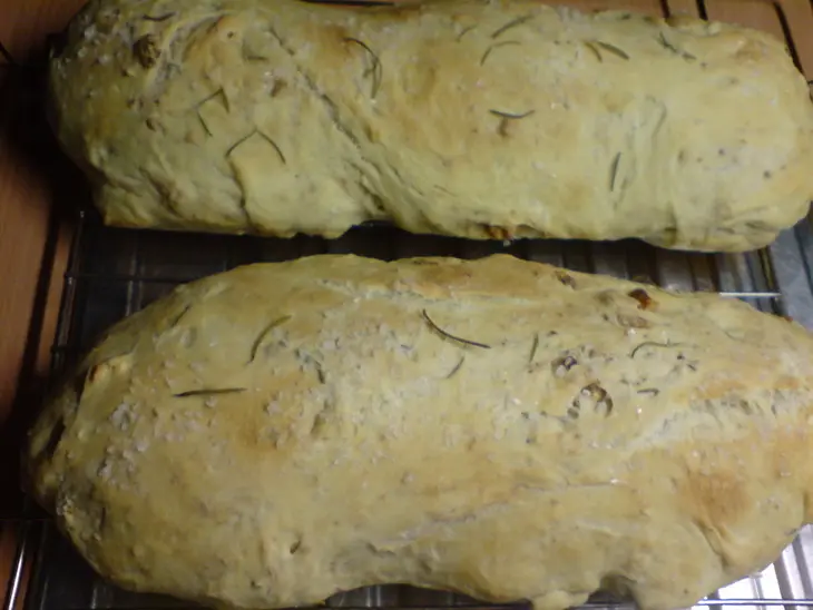 Фокачча с грецкими орехами и розмарином: шаг 5