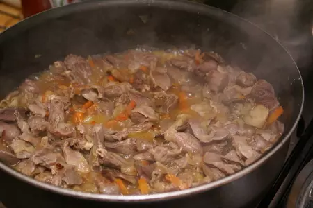 Куриный потрох тушеный с овощами и грибами: шаг 1