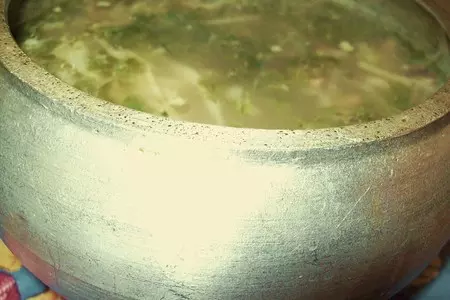 Щи с квашеной капустой и грибами в духовке: шаг 1